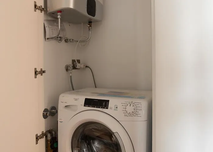 51 - (adults Only) * 阿罗纳