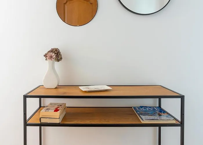 51 - (adults Only) * 阿罗纳